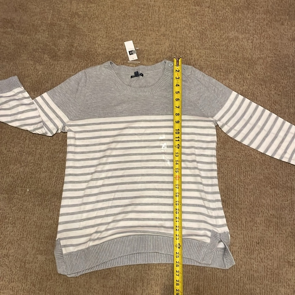 Gap Sweater - Picture 9 of 9